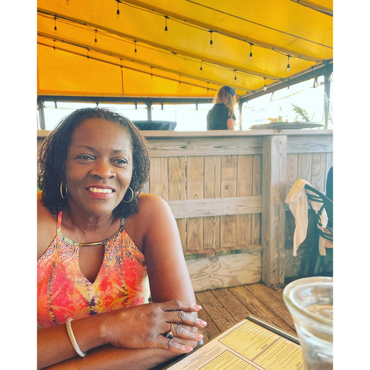 Gloria Moisturizing Crème Lipstick – Red (Orange Base)