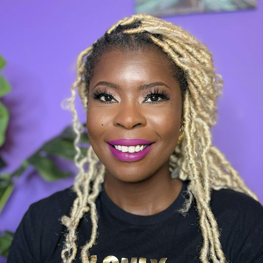 Shamere wearing Pam liquid matte smiling.